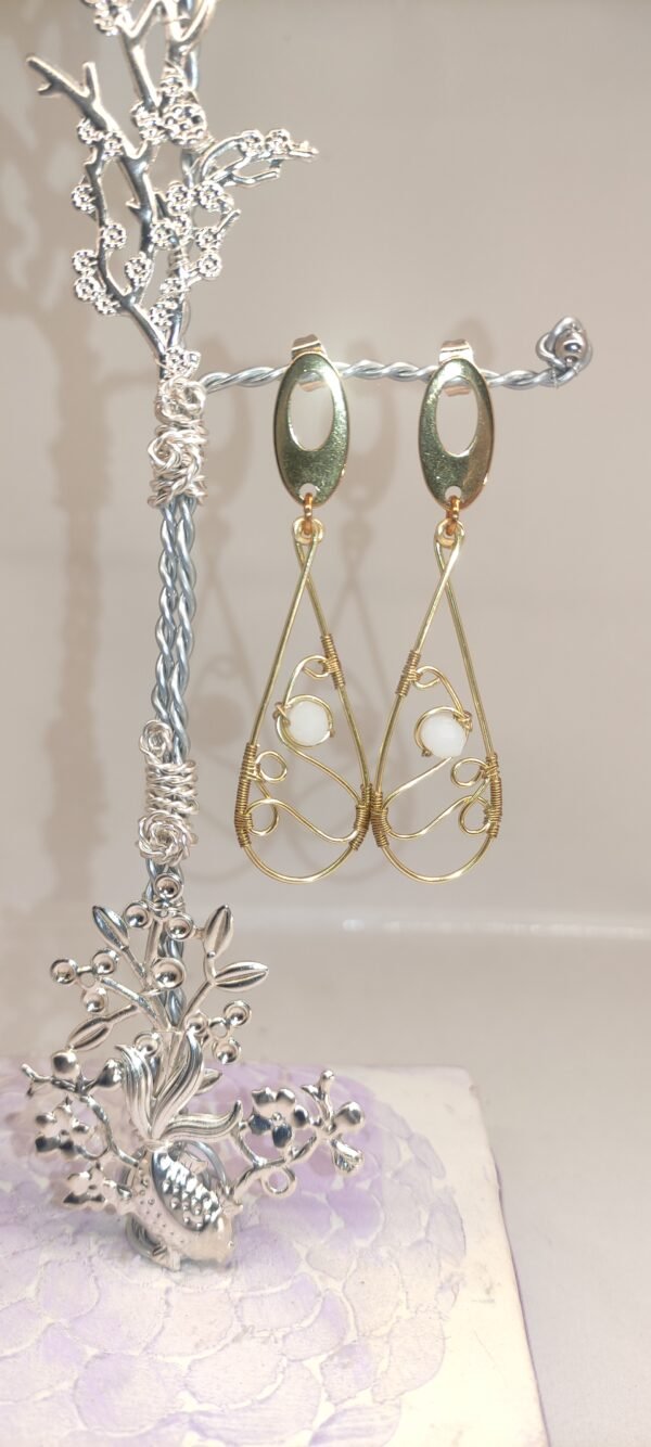 Pendientes Lágrima Blanca Dorados