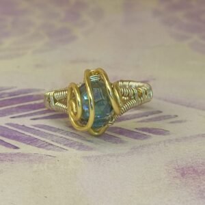 Anillo Lagrima Cristal V Dorado